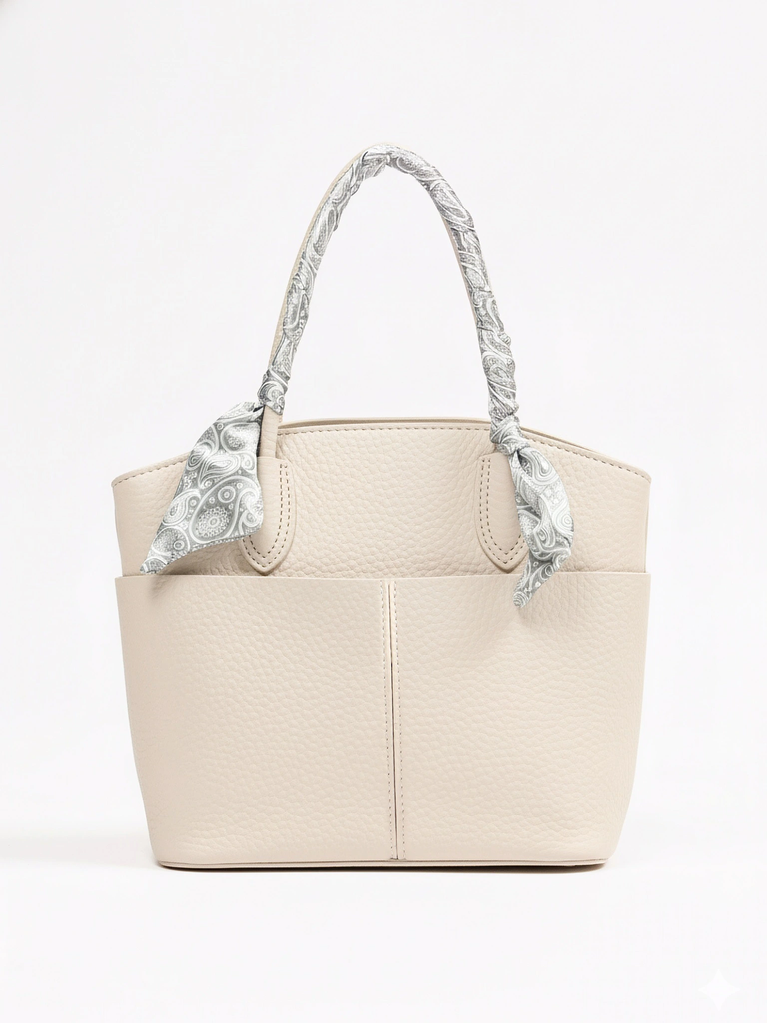 Сумка-тоут с округлыми ручками и декоративным платком в ассортименте